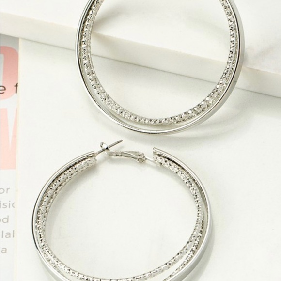 🆕TRIPLE round hoop earrings - Picture 5 of 7